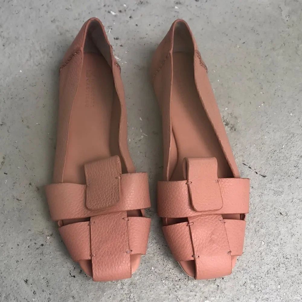 Mercedes  Castillo  Zane flats
